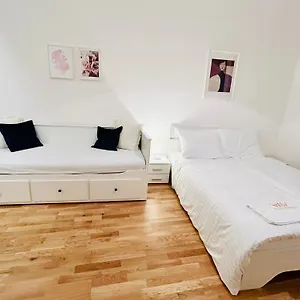 Daire New Complex Florenc, Prag